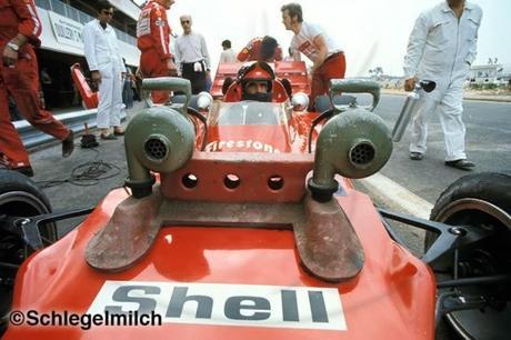 cooling the inboard brakes during a pit stop on the Lotus 72