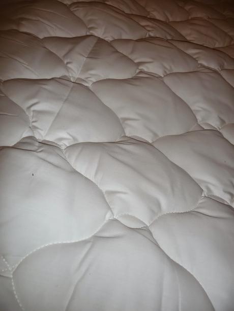 Extra Plush and Extra Thick Quilted Fitted Mattress Topper, King (UK), White Review