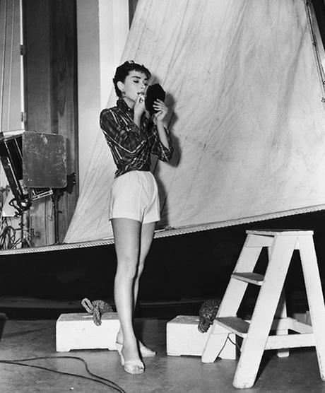  photo Audrey-Hepburn-set-of-Sabrina-1954_zpsjvumjptw.jpg