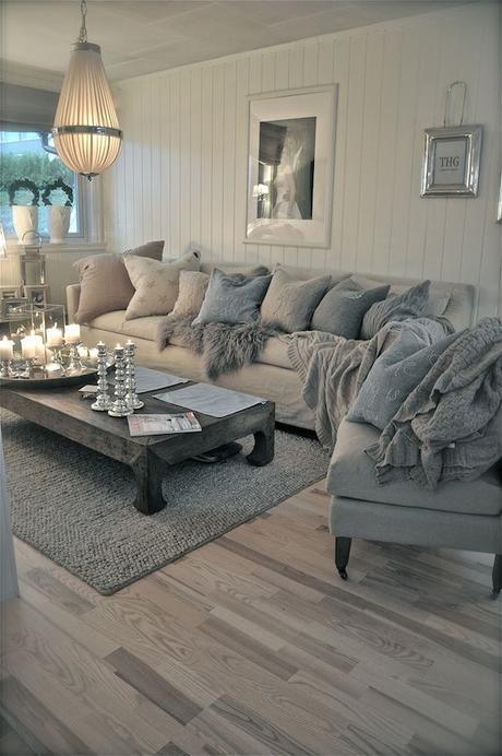 Living Room Sophistication That Will Not Break the Bank