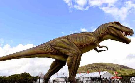 fire destroys Tyrannosaurus rex ~ this time at Clive Palmer's resort