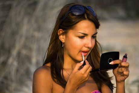 5 Chemicals you should avoid in cosmetics