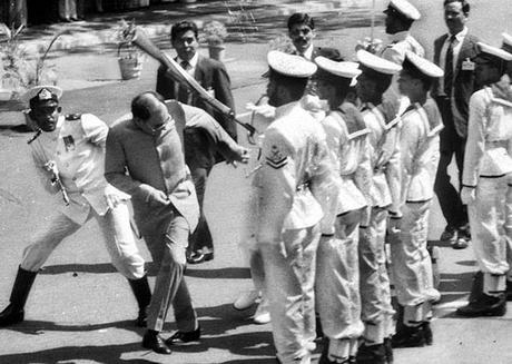 Shri Narendra Modiji pays homage at IPKF memorial and when Shri Rajiv was attacked !!