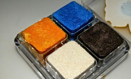 The Body Shop Poppy Shimmer Cubes Swatches 