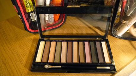 Revolution Redemption Palette 'Romantic Smoked' La Mode D'Emm