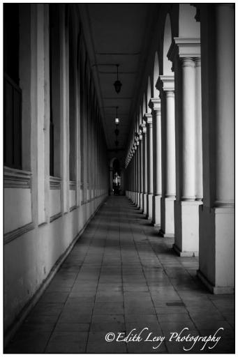 Havana, Cuba, Monochrome, Black & White, pillars, shadow, light, leading lines