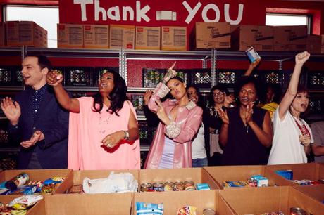 Rihanna & Jim Parson Help Out At A Food Pantry