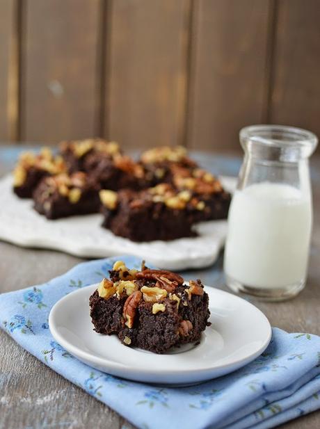 Eggless Fudge Brownies with Nuts