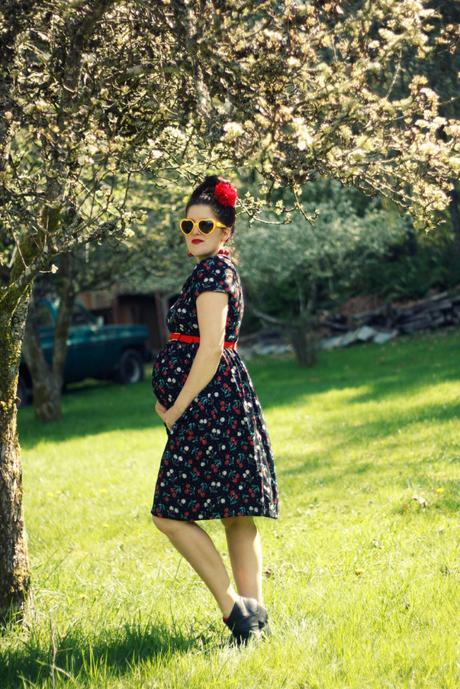 Vintage cherry print dress and heart shaped glasses | www.eccentricowl.com