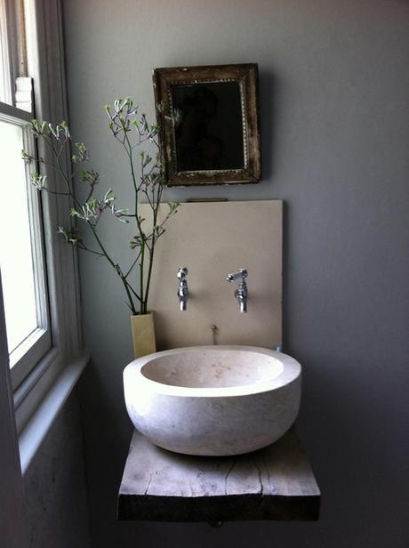 bathroom-sink-backsplash-stone-basin