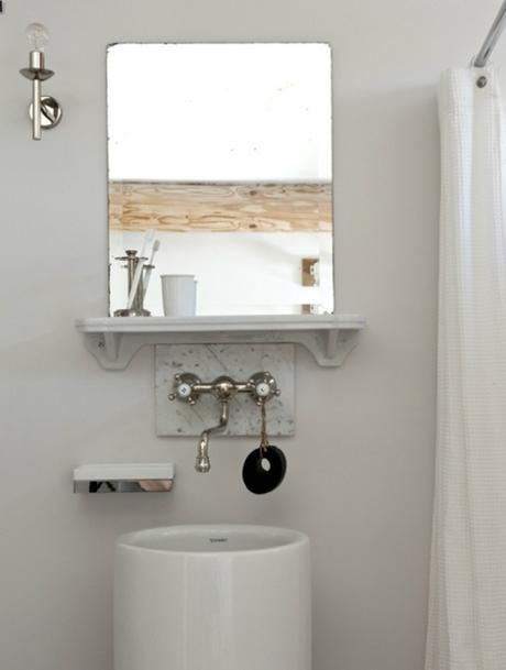 bathroom-sink-backsplash-marie-laure-helmkampf