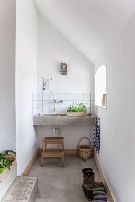 bathroom-backsplash-photo-margriet-hoekstra-styling-rosemarjin-van-zandvoort-barbara-natzjil-vt-wonen