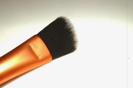 Real Techniques Angled Foundation Brush