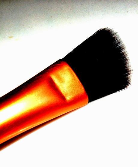 Real Techniques Angled Foundation Brush