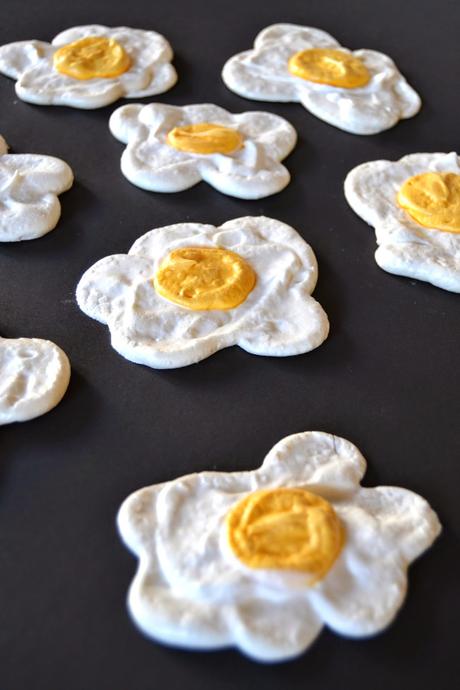 meringues that look just like a fried egg