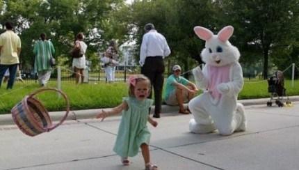 The World’s Top 10 Awkward Easter Card Photos 2015