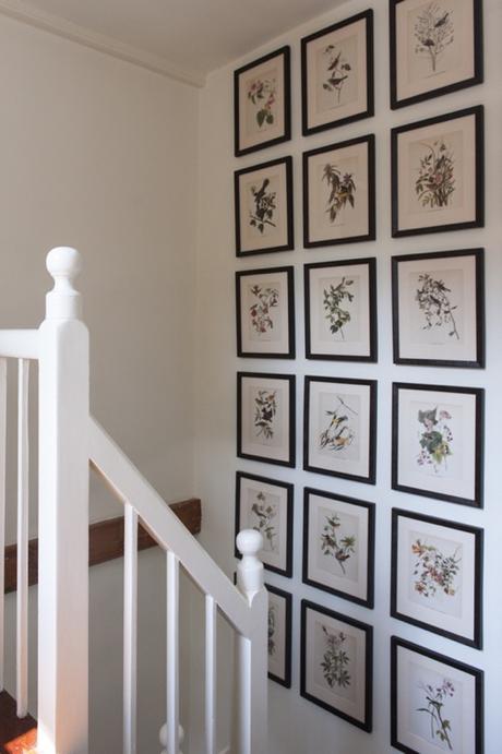 nantucket-elizabeth georgantas-stairway-gallery-wall