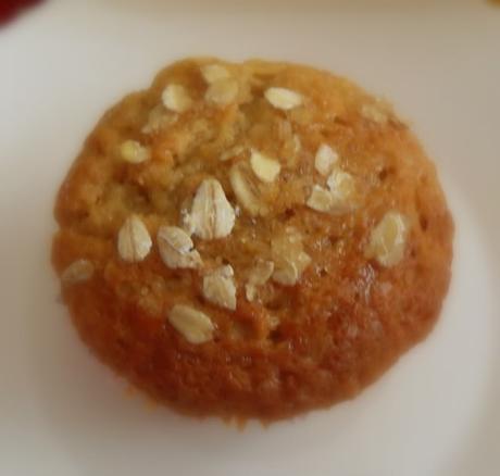 Golden Syrup and Oatmeal Muffins