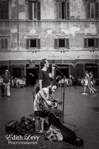 Italy, Rome, Trastevere, street musicians, street photography, black and white