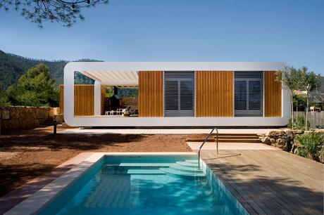 Spanish prefab with pool. 