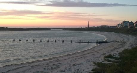 Playa oeste y faro de Andenes