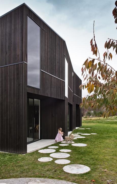 Exterior facade of Casa Familia by Bergendy Cooke, New Zealand