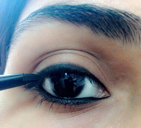 How to Apply Gel Eyeliner ?