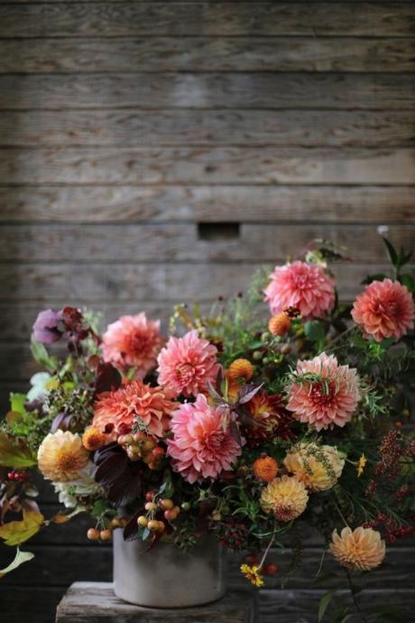 moody-dahlias-seasonal-bouquet-fall-flowers