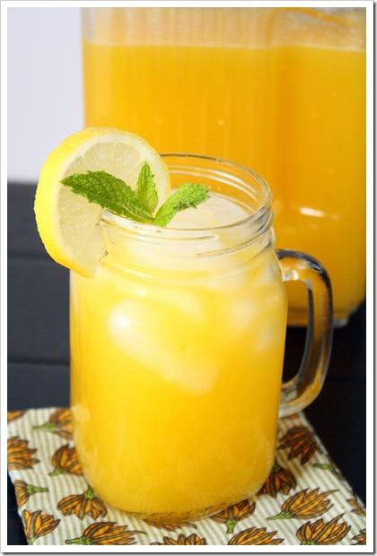 Mango Lemonade: Fresh sweet mango mixed into tart lemonade – the perfect beverage for summer!