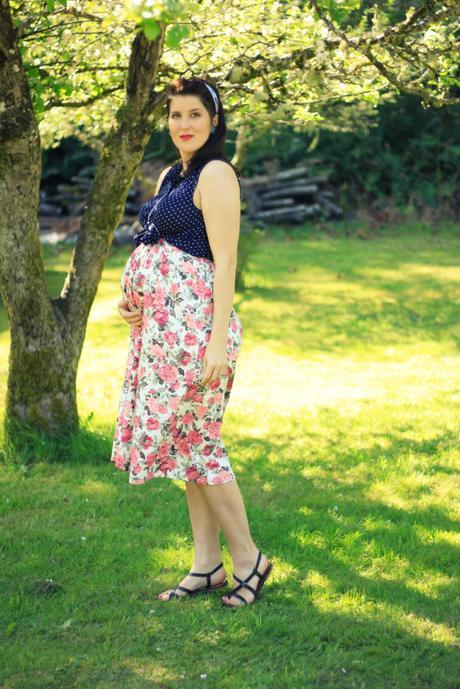 Retro floral skirt, polka dots, and 1950's makeup | www.eccentricowl.com