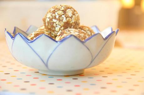 Caramel Oat Bliss Balls |Raw Vegan | From @TheTofuDiaries