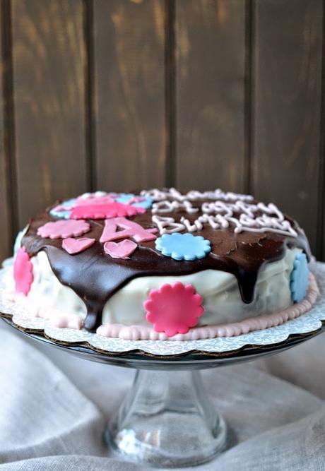 Eggless Berry Cake (with Sour Cream) -- Peppa Pig Fondant Cake