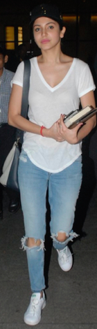 Get Her Style- Anushka Sharma in Ripped Jeans!