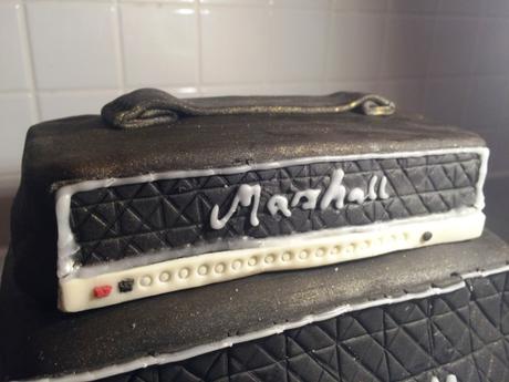 marshall small amp with buttons and handle recreated in cake fondant icing