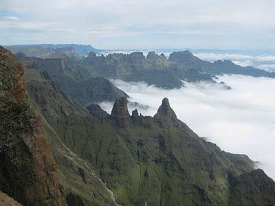 A 3 day hike in the Cathedral Peak Area - December 2011