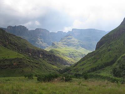 A 3 day hike in the Cathedral Peak Area - December 2011