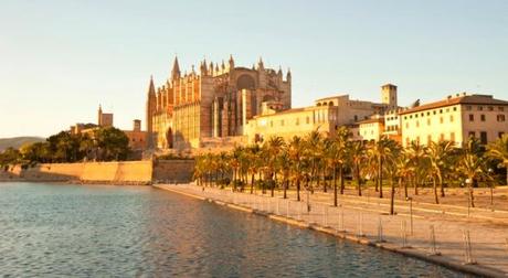 majorca-travel-guide-palma-city-cathedral