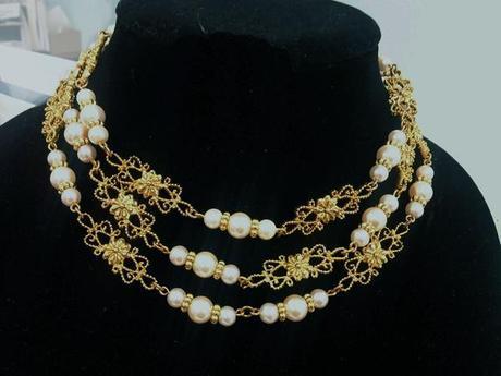 triple looped pearl necklace