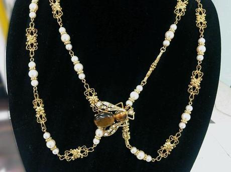 long vintage pearl necklace