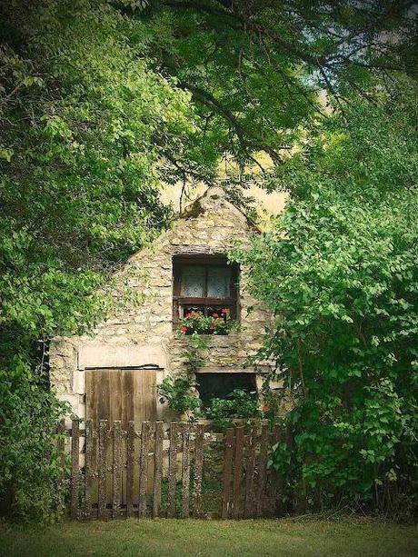 Beautiful fountains, beautiful villages and beautiful wine in France