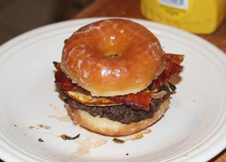 Paula Deen, plump celebrity chef whose recipes include a doughnut hamburger, has Type 2 diabetes – shocking?
