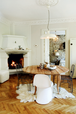 Dining room love with a casual style