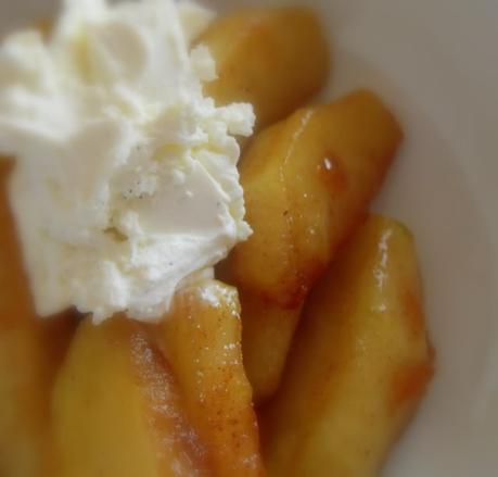 Sauteed Apples with Vanilla Mascarpone