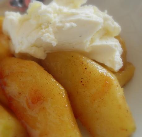 Sauteed Apples with Vanilla Mascarpone