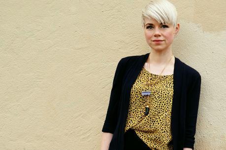 Look of the Day: Midi in Black
