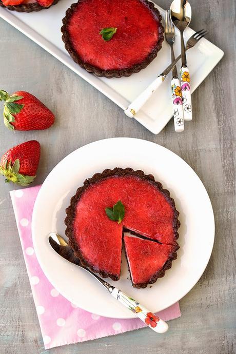 Neapolitan Tarts (Chocolate crust with No-Bake Strawberry Cheesecake filling) 