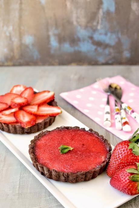 Neapolitan Tarts (Chocolate crust with No-Bake Strawberry Cheesecake filling) 