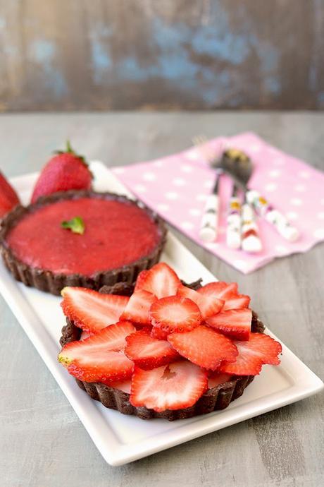 Neapolitan Tarts (Chocolate crust with No-Bake Strawberry Cheesecake filling) 