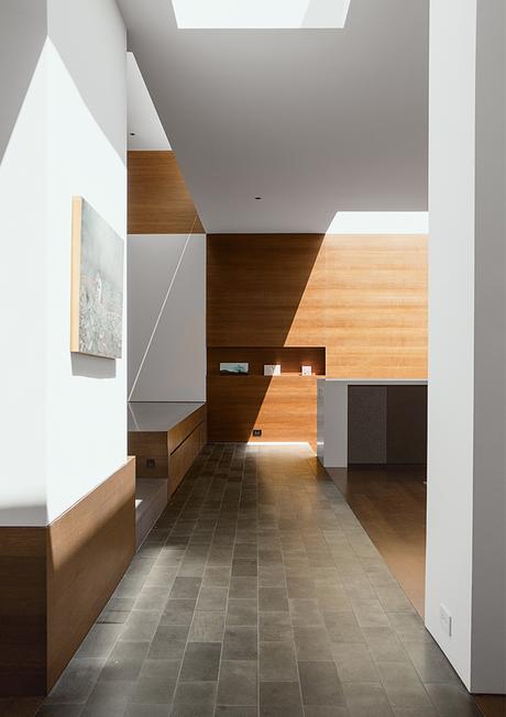 San Francisco residence with natural light and hidden fixtures