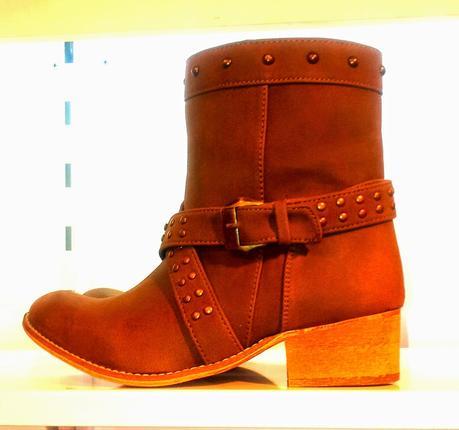 Awesome, Affordable, Fashionable Pairs That You Won't Like To Miss At Foot In Store, Sarojini Nagar